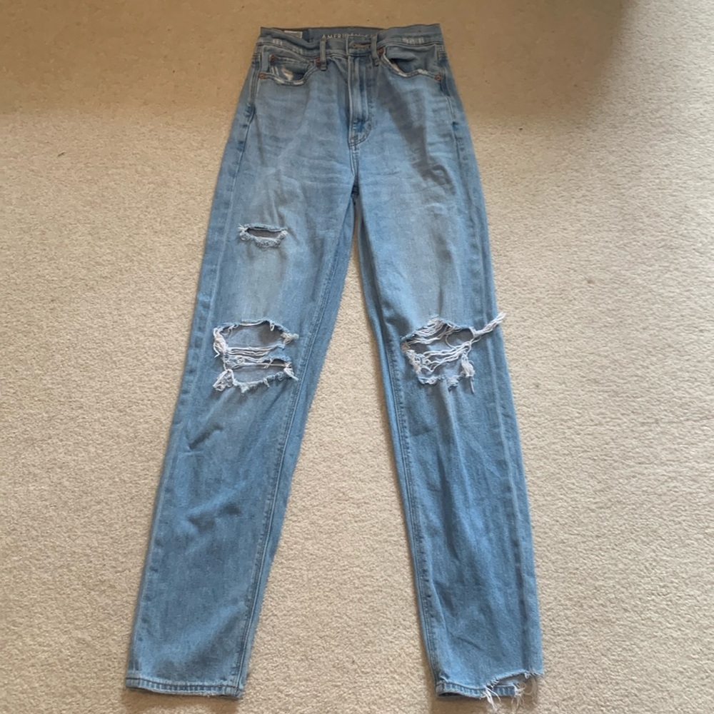 American Eagle women’s baggy distressed jeans in size 00 regular